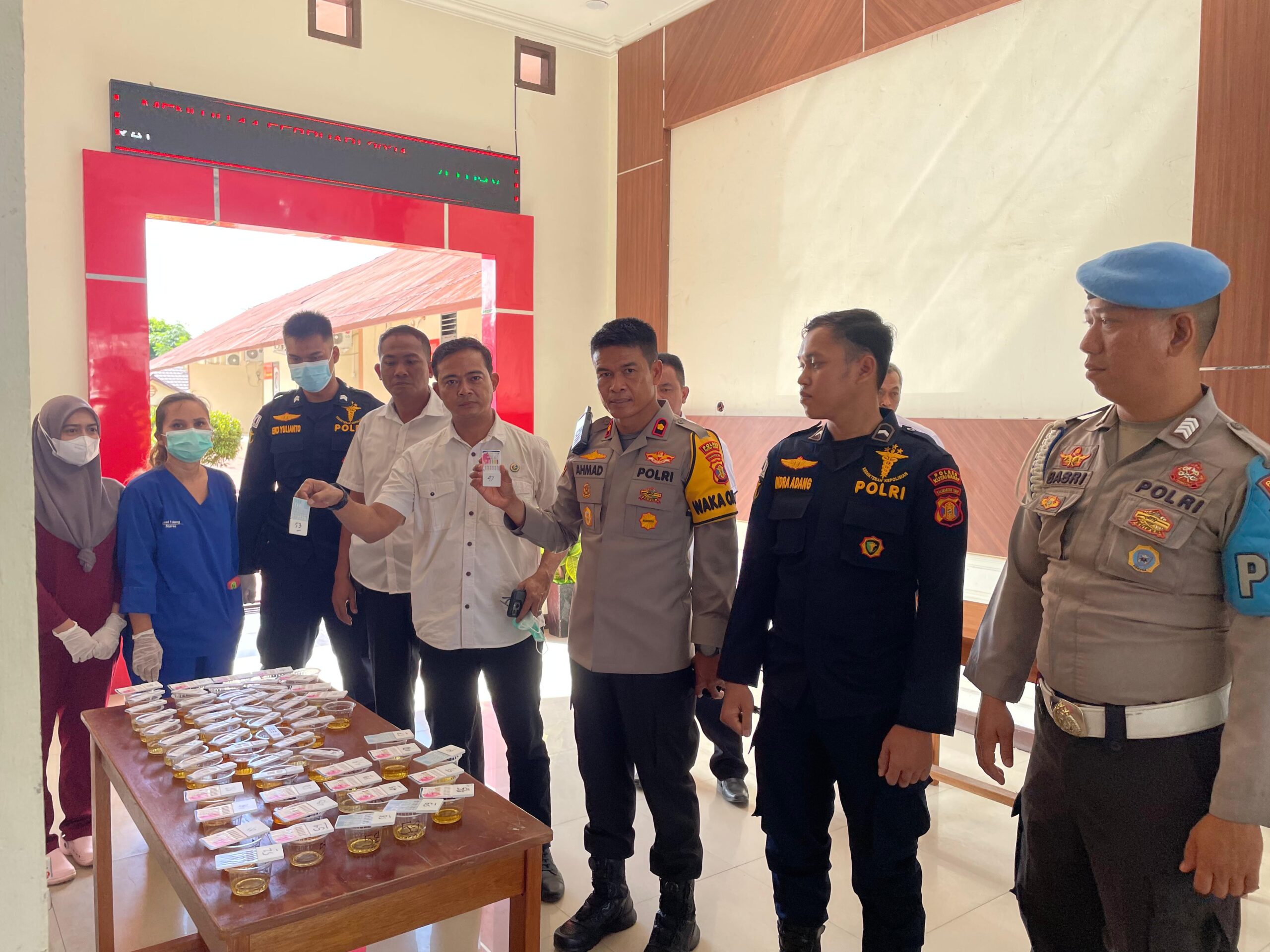 Langkah Tegas: Anggota Polres Kubar Diuji Tes Urine sebagai Langkah Anti-Narkoba