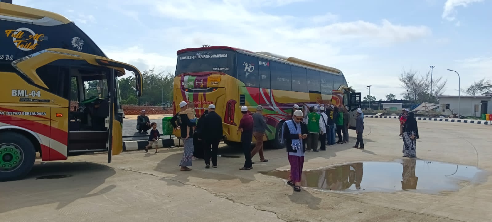 Haul Guru Sekumpul yang Ke-19: Rendi Solihin Memimpin Jemaah dalam Perjalanan ke Martapura