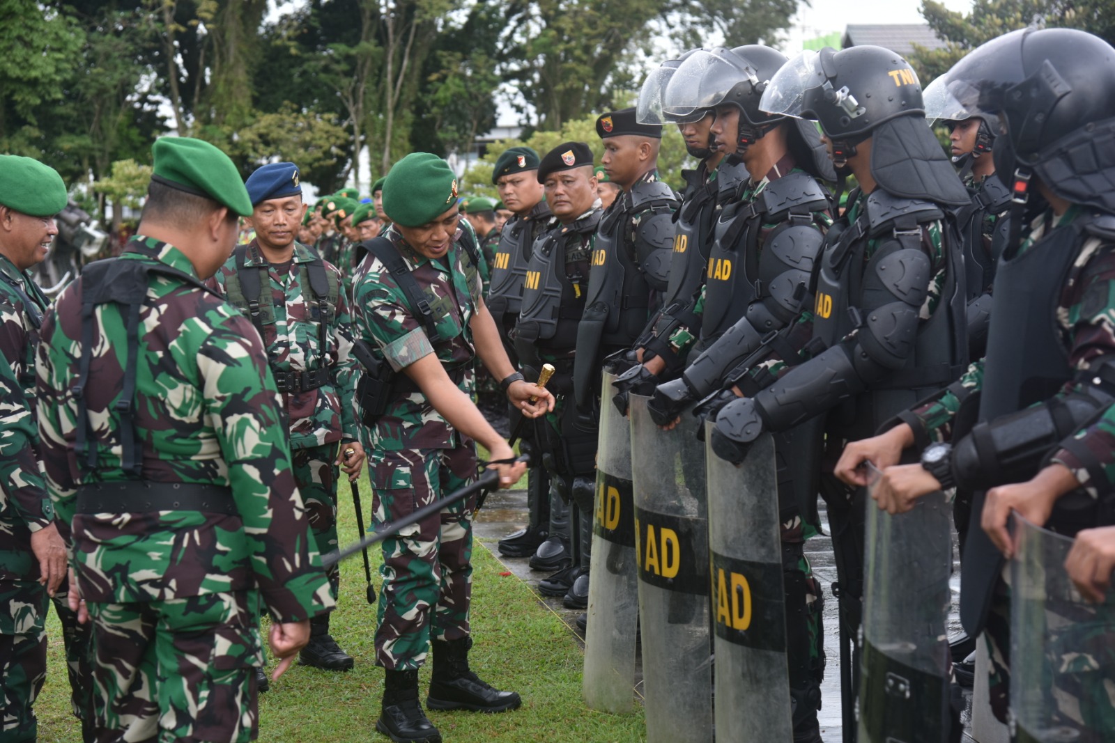 Pangdam VI/Mlw Mimpin Apel Gelar Pasukan Kesiapan Pengamanan Pemilu 2024 di Markas Kodam VI/Mlw