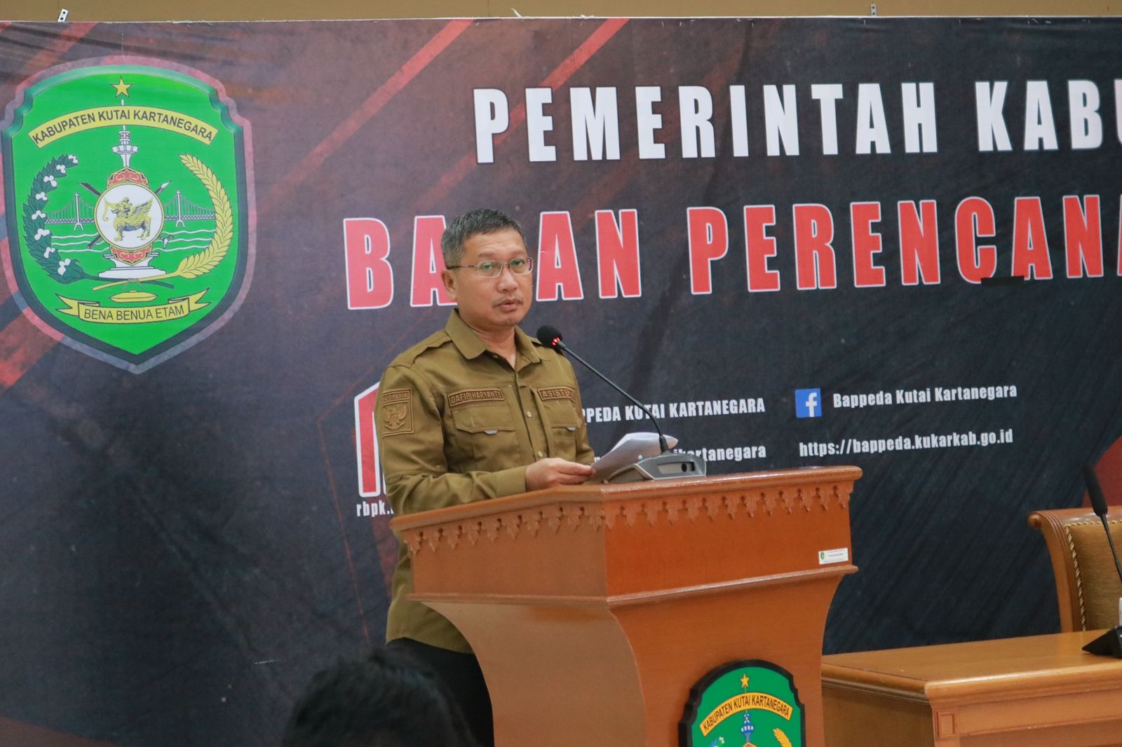 12dc89bd-ef78-413c-9278-a975bf6d1028